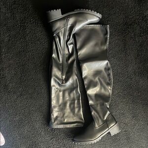 Sleek Black Platform Shoes with Elevated Style